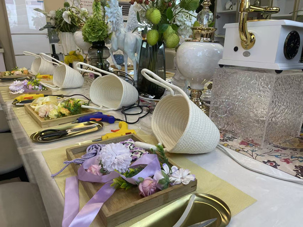 以匠心定格家的溫暖，用陪伴傳遞生活浪漫  ——有色·鉑金城開展銷售暖場活動